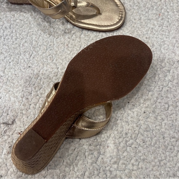 Lilly Pulitzer Women's McKim Wedge Sandal Gold Metallic 2” Wedge Heel - Picture 8 of 10